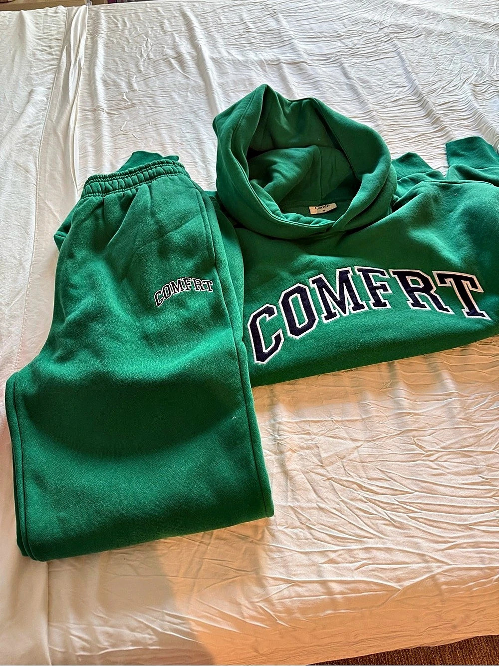 Comfort Green Pullover Hoodie & Jogger Set Medium Like New